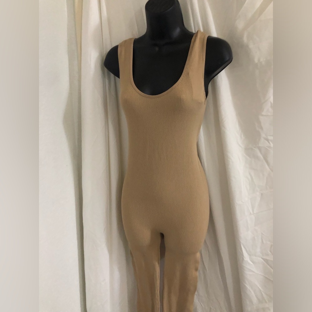 Tan ribbed stretchy scoopneck bodysuit catsuit jumpsuit size large brand new